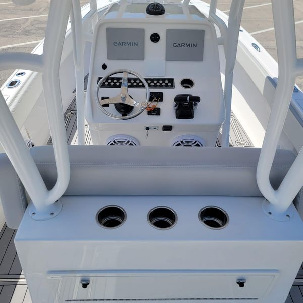 2019 Intrepid 300 Center Console