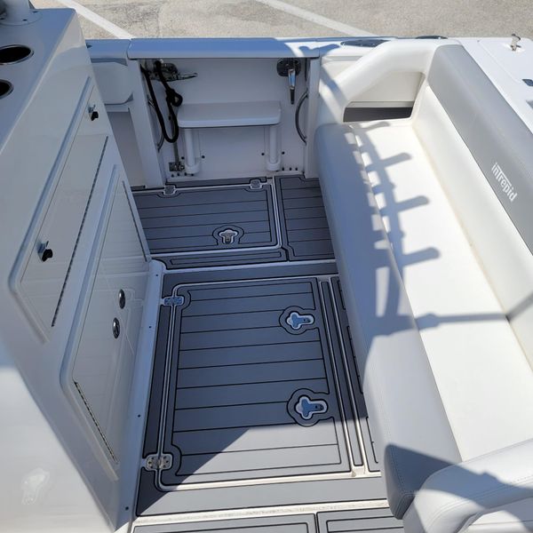 2019 Intrepid 300 Center Console