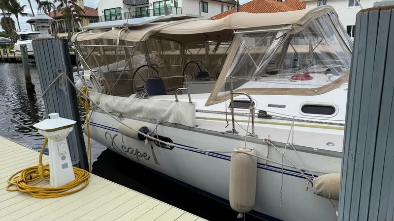 X Cape Yacht Photos Pics 