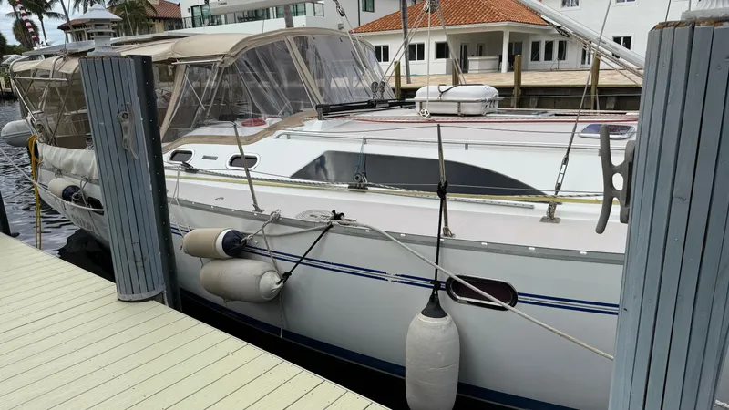 X Cape Yacht Photos Pics 