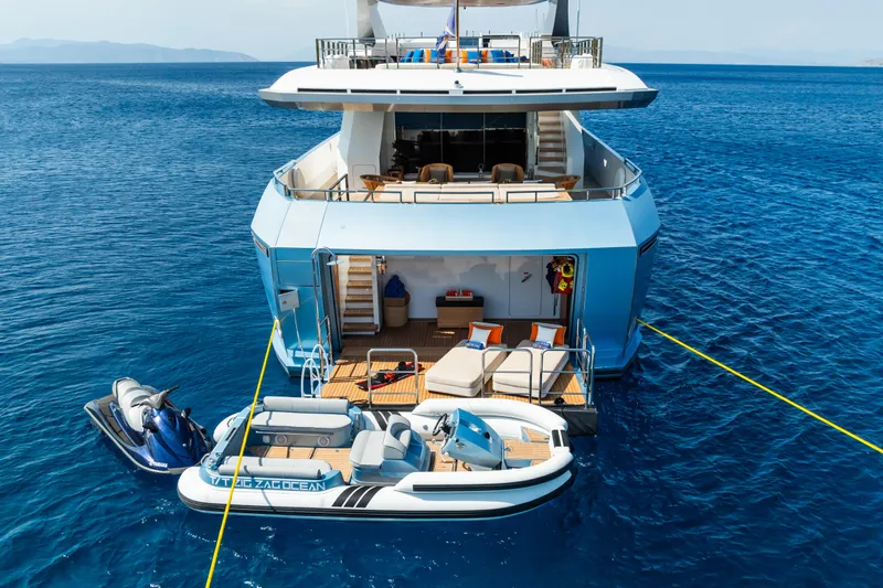 Zig Zag Ocean Yacht Photos Pics Admiral Regale 45 - Tender Garage II