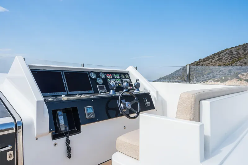 Zig Zag Ocean Yacht Photos Pics Admiral Regale 45 - Fly Bridge