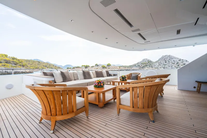 Zig Zag Ocean Yacht Photos Pics Admiral Regale 45 - Aft Lounge View II