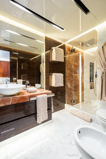 Zig Zag Ocean Yacht Photos Pics Admiral Regale 45 - VIP Bathroom 2