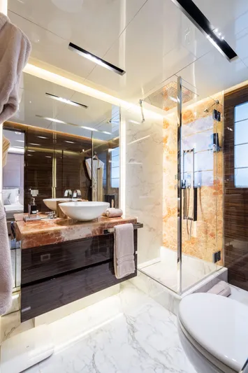 Zig Zag Ocean Yacht Photos Pics Admiral Regale 45 - Double Cabin Shower