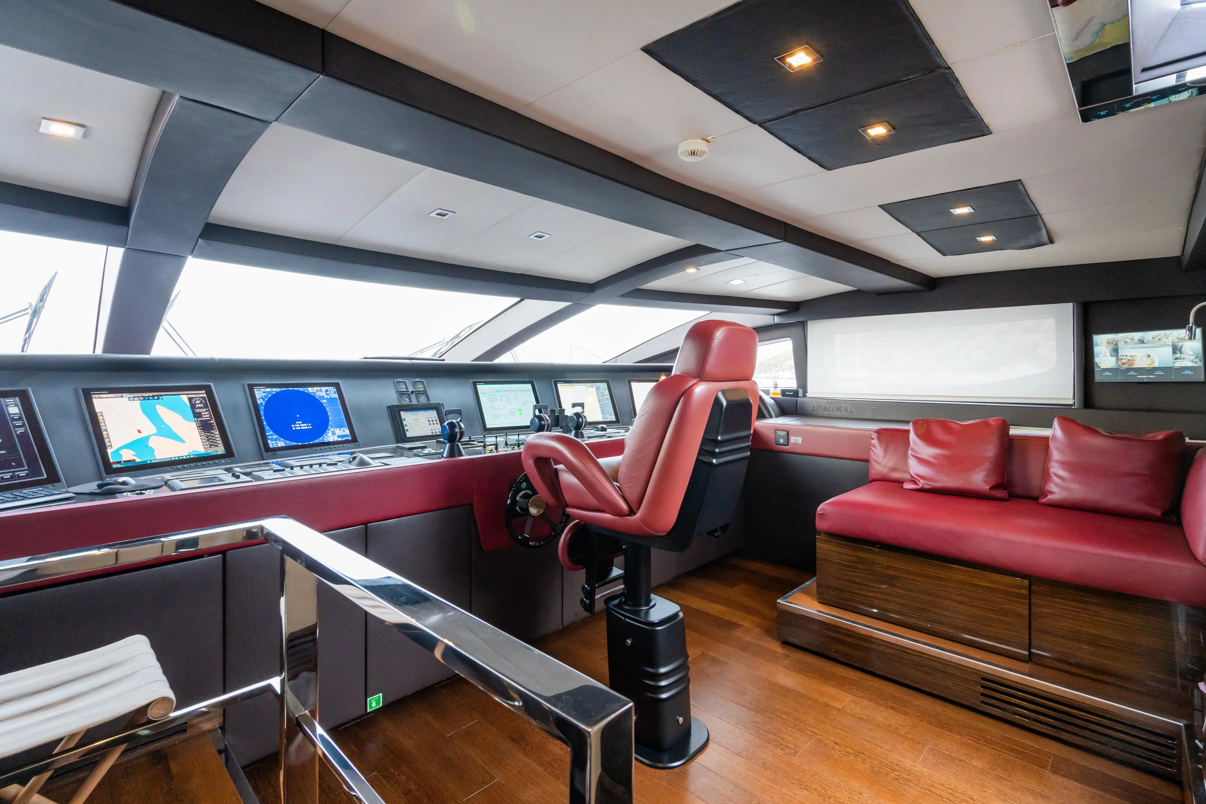 Zig Zag Ocean Yacht Photos Pics Admiral Regale 45 - Main Helm