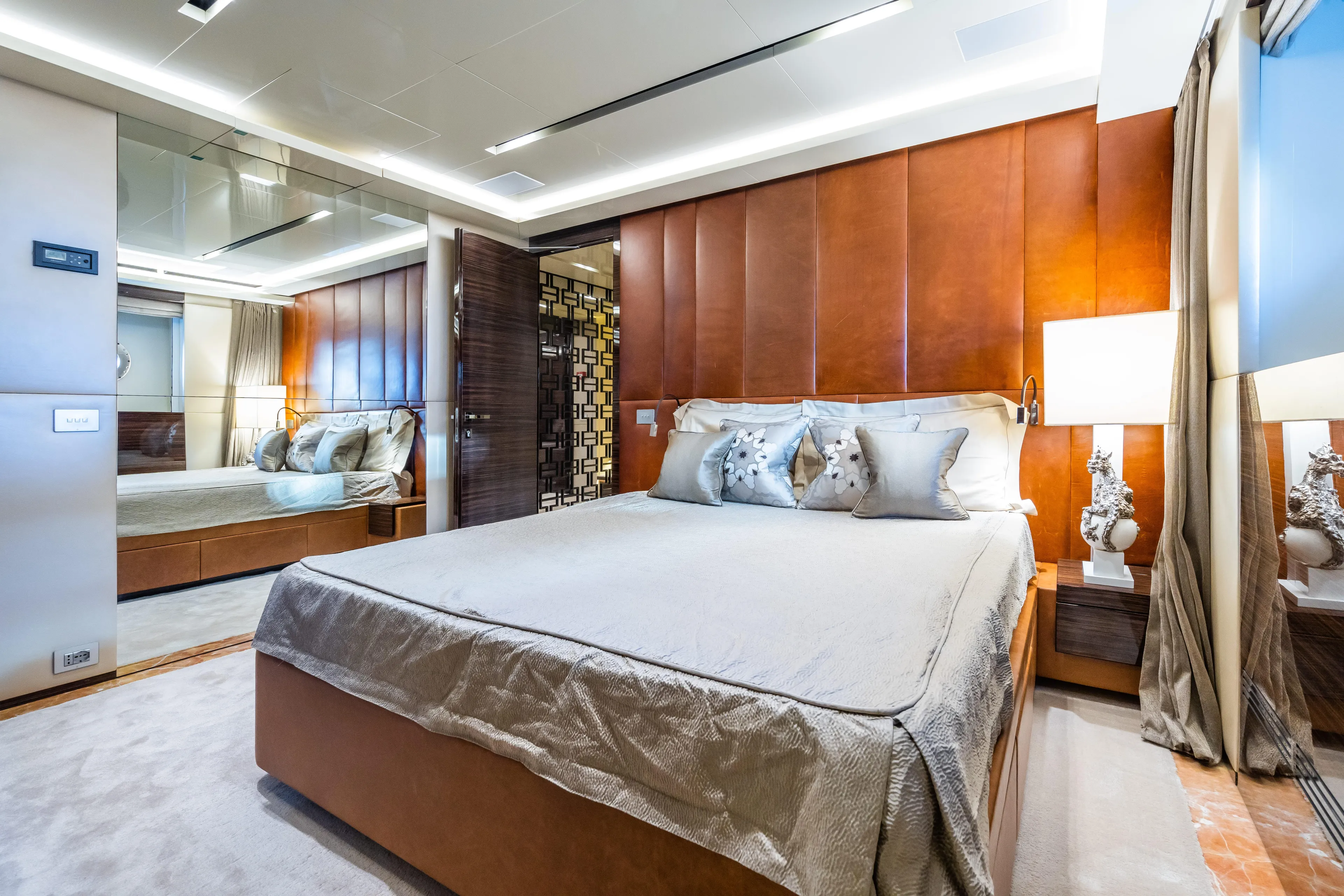 Zig Zag Ocean Yacht Photos Pics Admiral Regale 45 - VIP Room 2