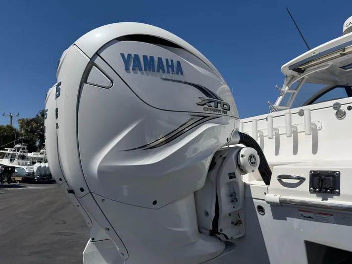  Yacht Photos Pics Yamaha XTO outboard engine on 2019 Everglades 340 Dual Console boat.