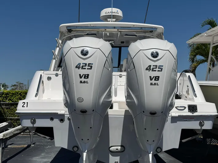  Yacht Photos Pics 2019 Everglades 340 Dual Console with twin Yamaha 425 V8 engines, rear view.
