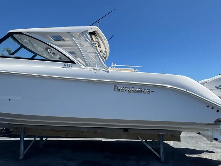 Yacht Photos Pics 2019 Everglades 340 Dual Console boat on display under clear blue sky.