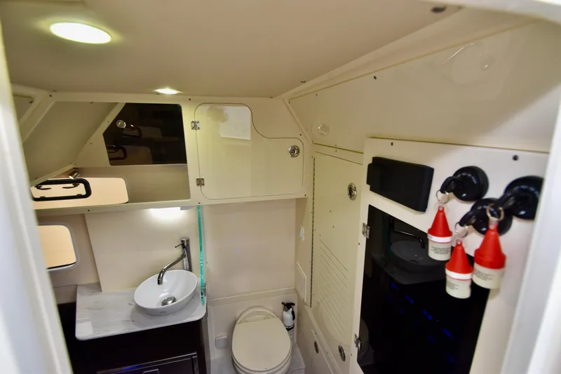 Reel Outlaw Yacht Photos Pics 