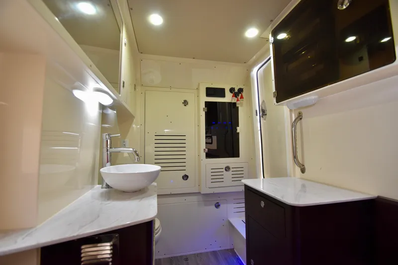 Reel Outlaw Yacht Photos Pics 