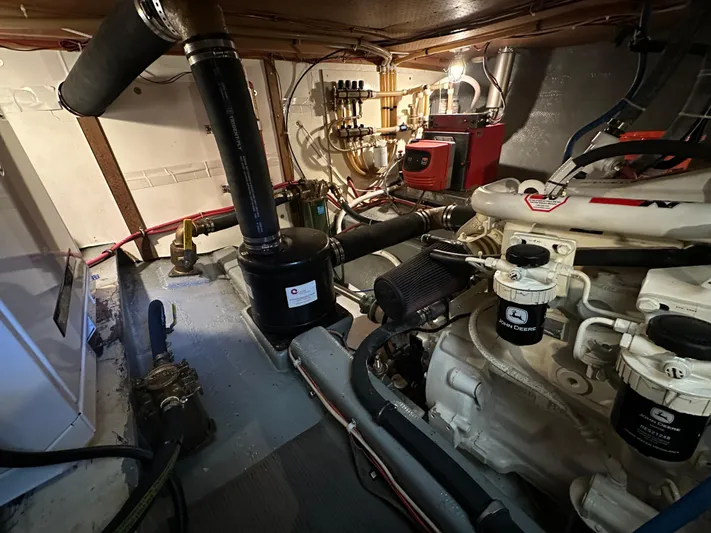 One Unit Yacht Photos Pics 