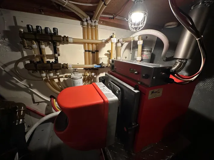 One Unit Yacht Photos Pics 