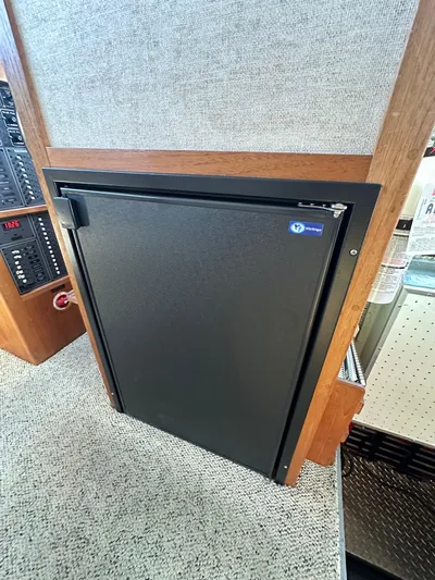 One Unit Yacht Photos Pics 