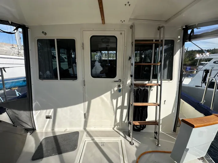 One Unit Yacht Photos Pics 