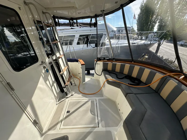 One Unit Yacht Photos Pics 