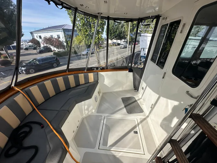 One Unit Yacht Photos Pics 