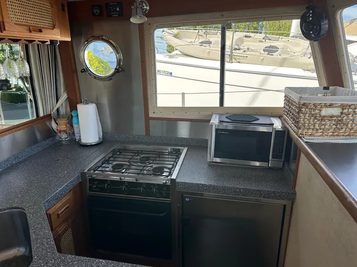 One Unit Yacht Photos Pics 