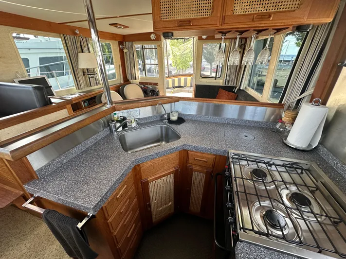 One Unit Yacht Photos Pics 