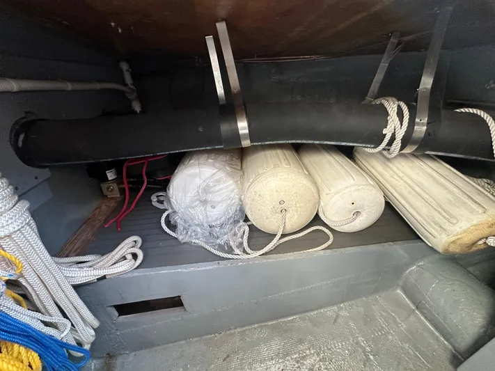 One Unit Yacht Photos Pics 