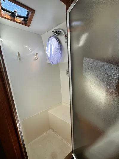 One Unit Yacht Photos Pics 