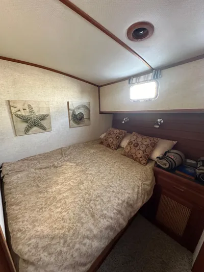 One Unit Yacht Photos Pics 