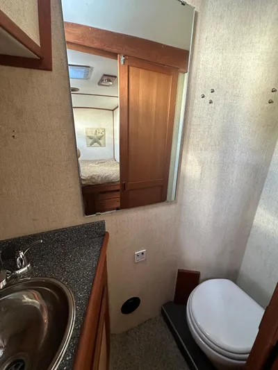 One Unit Yacht Photos Pics 