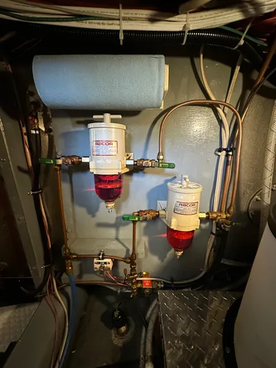 One Unit Yacht Photos Pics 