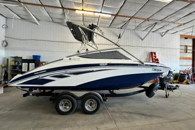 Yamaha Boats 212X