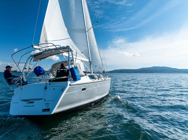  Yacht Photos Pics 2015 Marlow-Hunter 31 sailboat navigating on open water under clear blue skies.