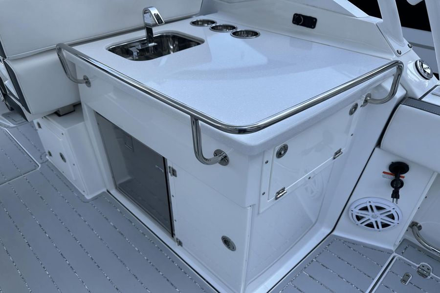 2019 Blackfin 272DC