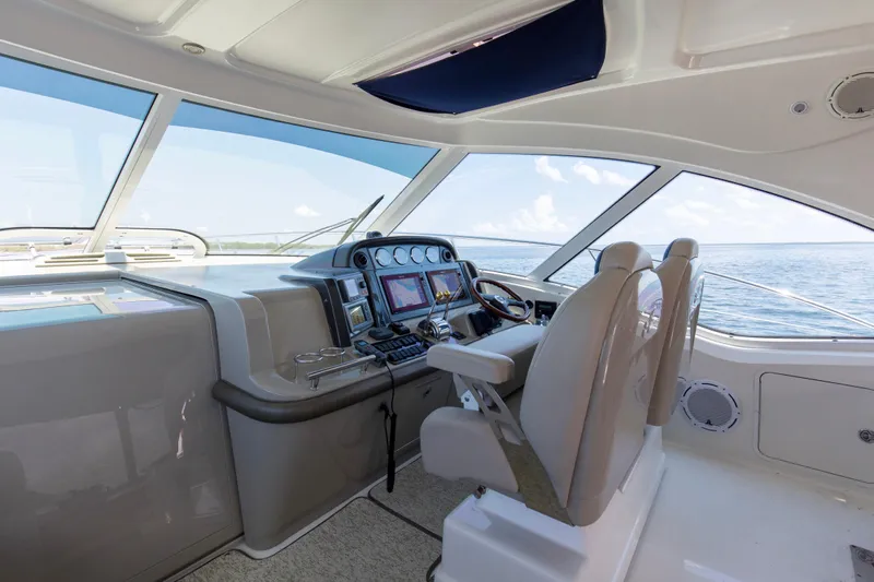  Yacht Photos Pics Helm Station