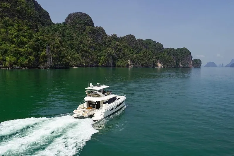  Yacht Photos Pics 2023-Aquila-44-Yacht-MarineMax