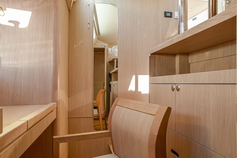  Yacht Photos Pics 2023-Aquila-44-Yacht-MarineMax