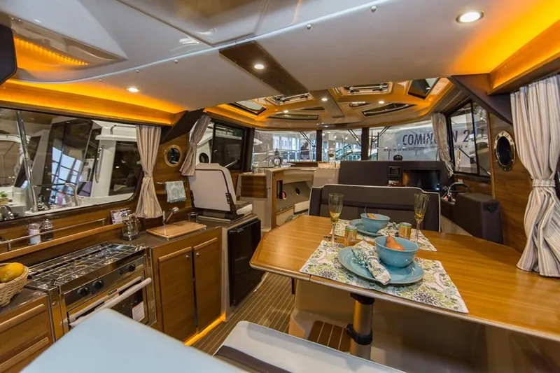 Beach House Yacht Photos Pics Manufacturer Provided Image Salon