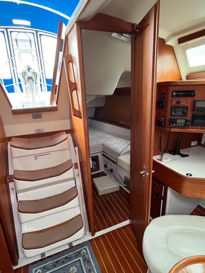 Moonshadow Yacht Photos Pics Interior of a 1998 Catalina 42 MkII sailboat with wood finishes and navigation equipment.