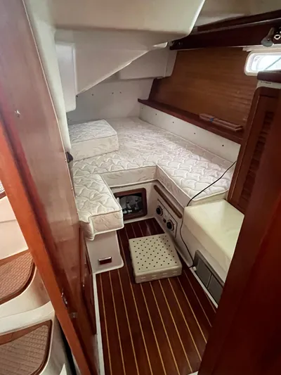 Moonshadow Yacht Photos Pics 1998 Catalina 42 MkII cabin interior with wooden flooring and cushioned seating.