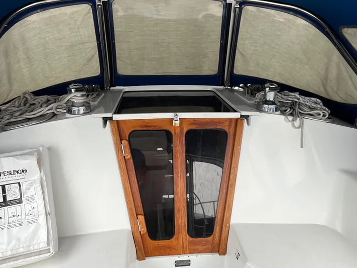 Moonshadow Yacht Photos Pics Cockpit of 1998 Catalina 42 MkII sailboat with wooden hatch doors and coiled ropes.