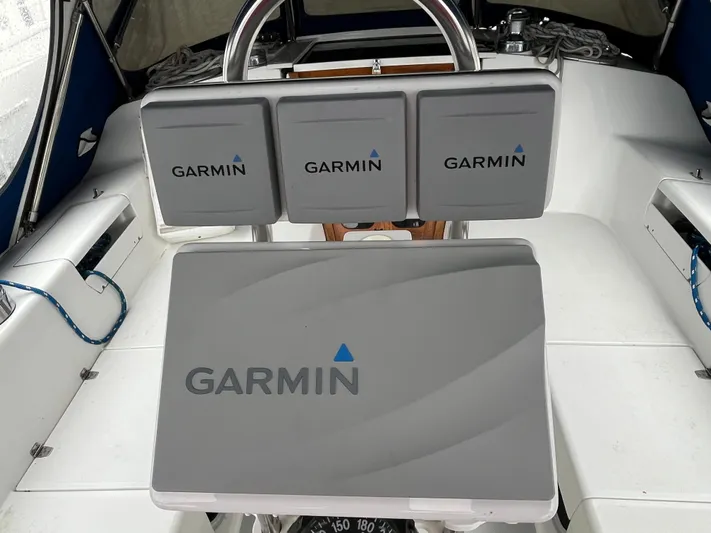 Moonshadow Yacht Photos Pics Cockpit of 1998 Catalina 42 MkII with Garmin navigation equipment.