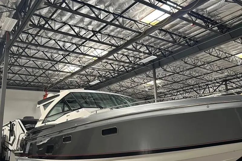  Yacht Photos Pics 2019 Formula 430 Super Sport Crossover boat in a warehouse setting.