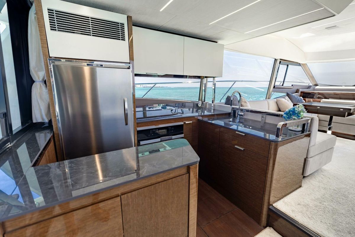 2019 Prestige 59 