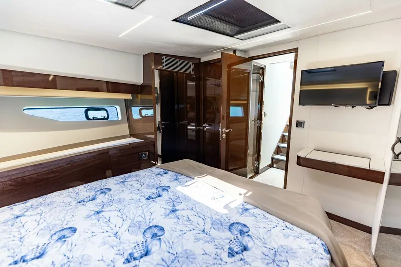 New Heart Yacht Photos Pics 2019 Prestige 590 Fly 'New Heart' - VIP Guest Stateroom