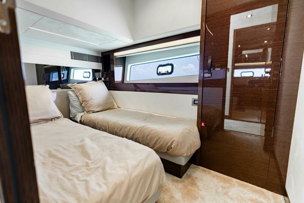 2019 Prestige 59 