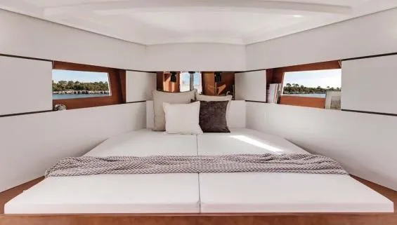 Hummingbird Yacht Photos Pics Manufacturer Provided Image