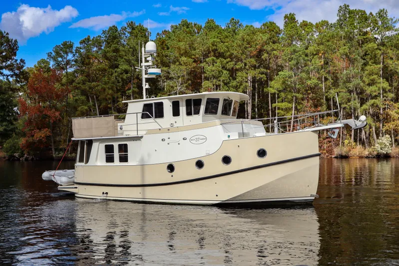 Little Lady Yacht Photos Pics LITTLE LADY starboard bow