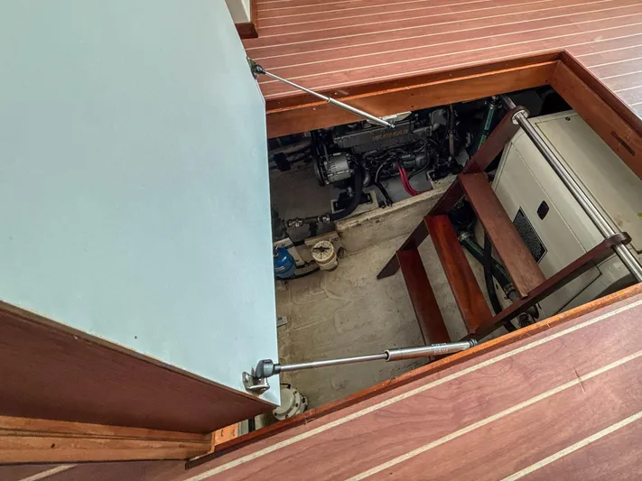 Little Lady Yacht Photos Pics Engine room access