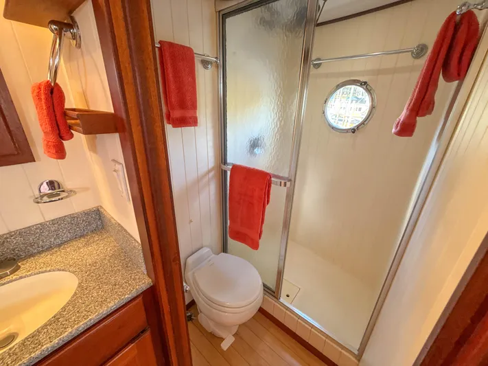 Little Lady Yacht Photos Pics Master head