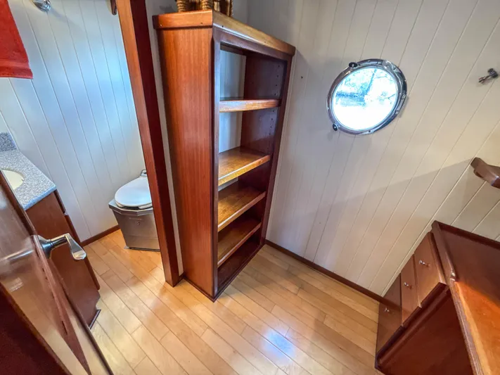 Little Lady Yacht Photos Pics Guest stateroom