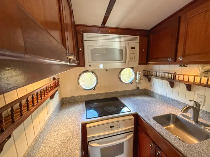 Little Lady Yacht Photos Pics Galley